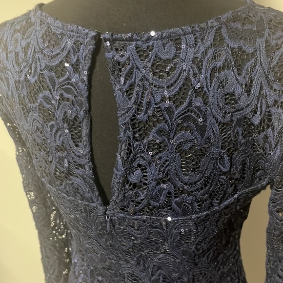 Marina
Sequin Lace Round Neck 3/4 Sleeve Sheath Dress navy size 6 - Picture 5 of 5